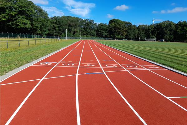 Renovatie atletiekpiste in PU - Sportinfrabouw NV